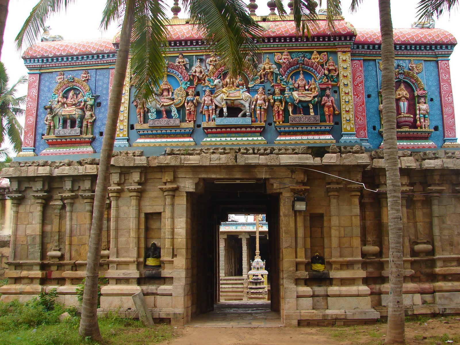 Tiruvalanchuzhi temple