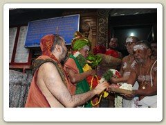 Temple Honours being accorded to His Holiiness at Kamakshi Devi Temple