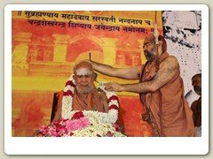 Flower garland being offered to His Holiness