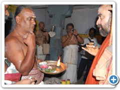 13. His Holiness with the Shivacharya at Muktishwarar temple