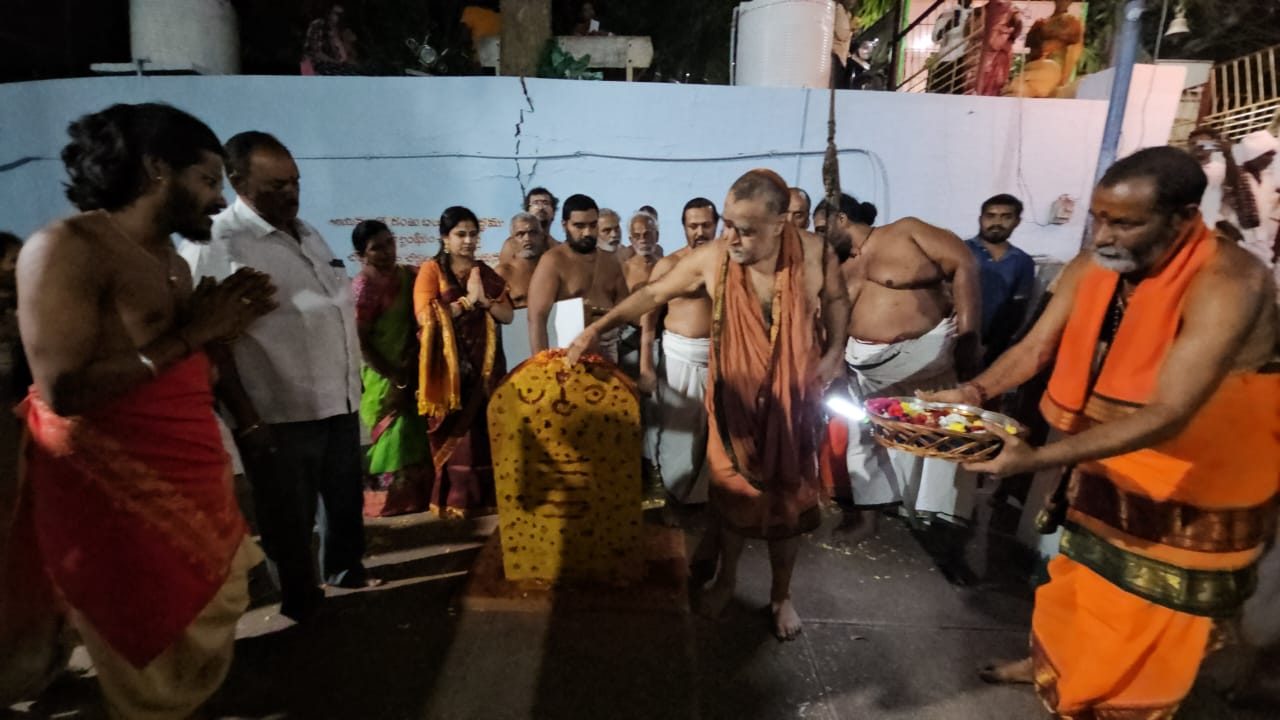 Pujya Shankaracharya Swamiji visits Tripurantaka Swami Temple