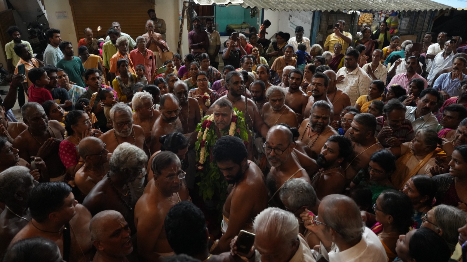 Pujya Shankaracharya Swamigal blesses Yagashala pujas of Sri Agastheeswara Swami Temple