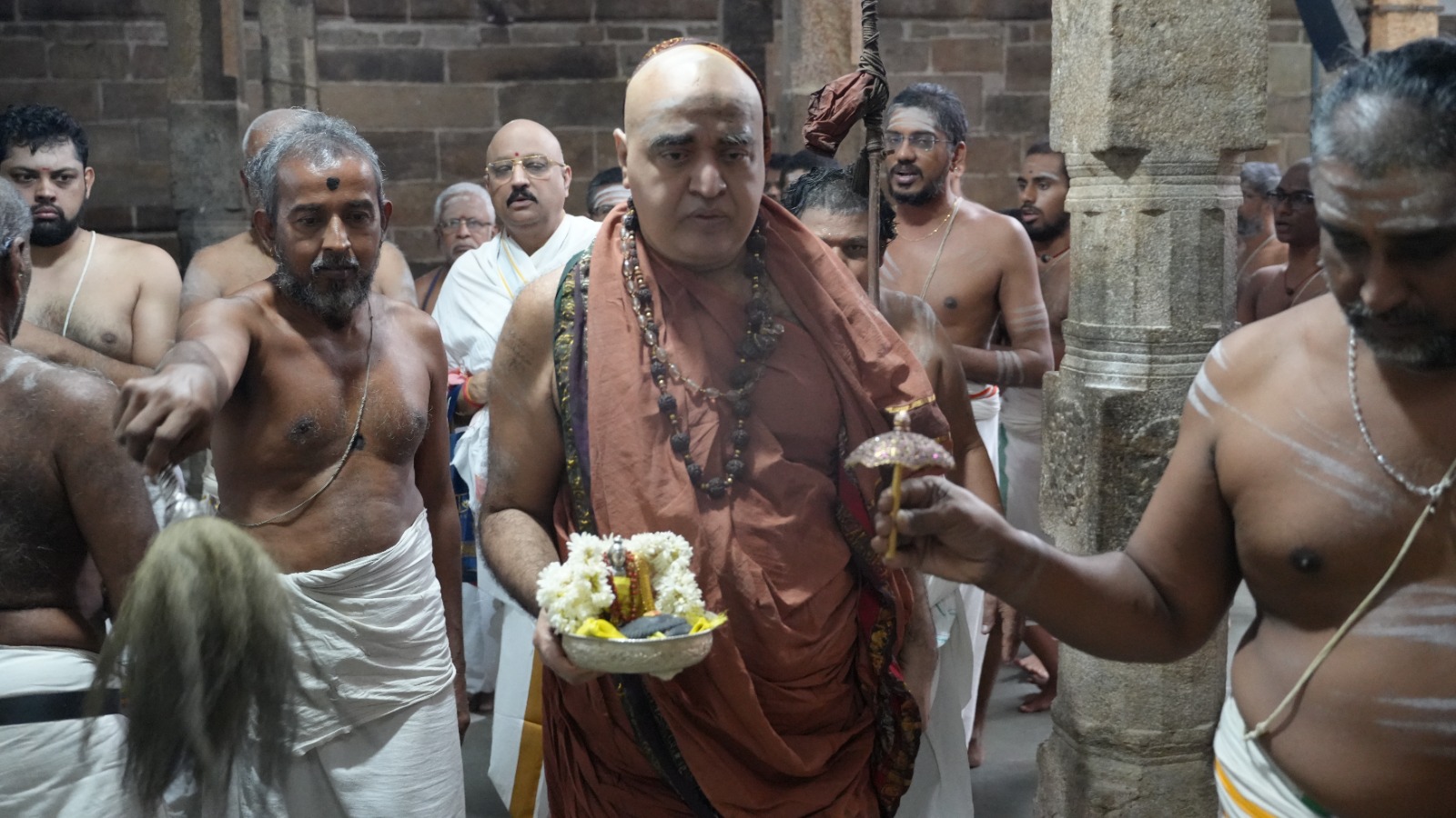 Vyasa Puja by Pujya Shankaracharya Swamiji at Tiruvanaikovil - a report