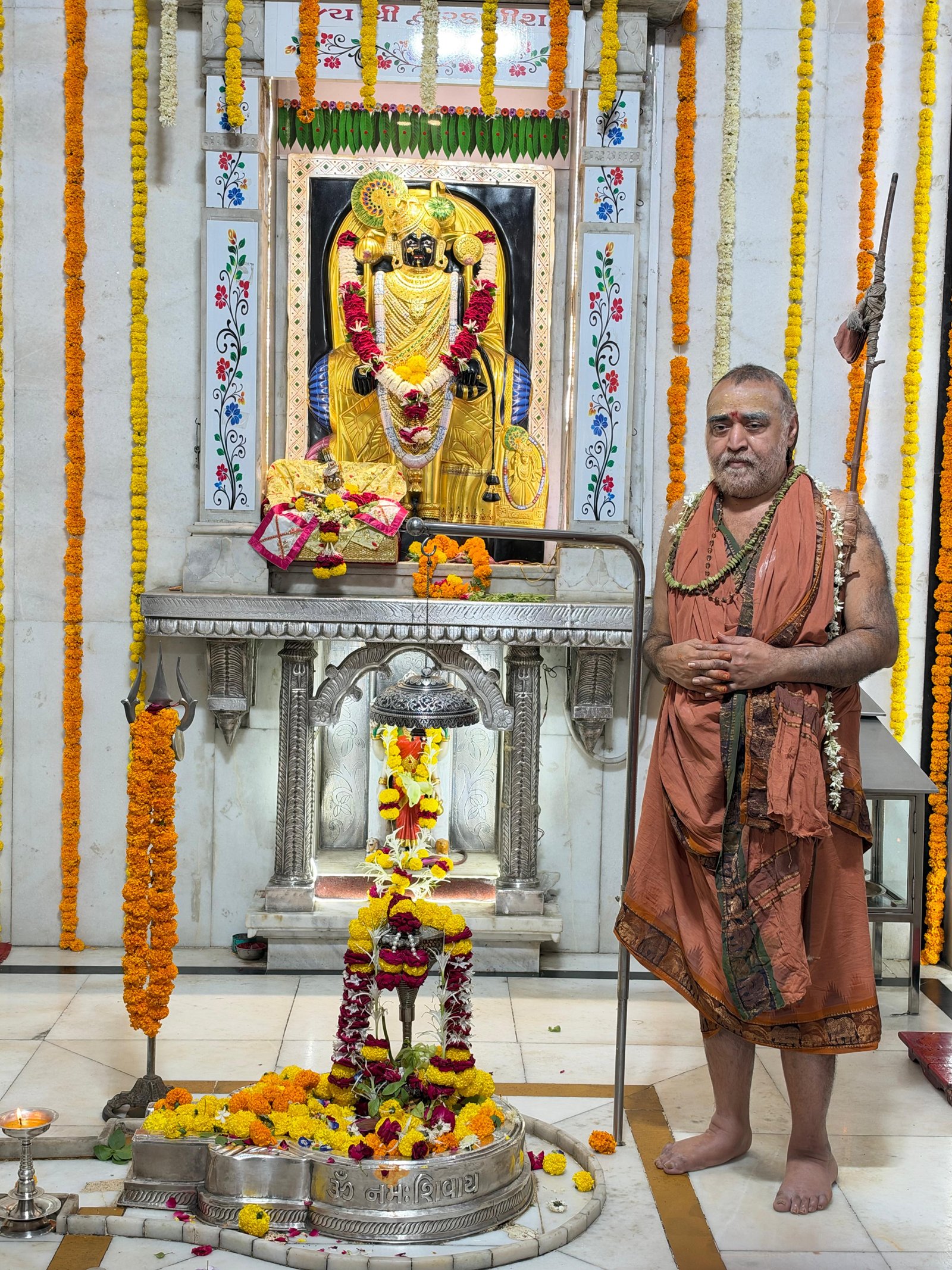 Pujya Shankaracharya Swamiji visits Sri Kashi Viswanatha Swami Mandir in Vadodara