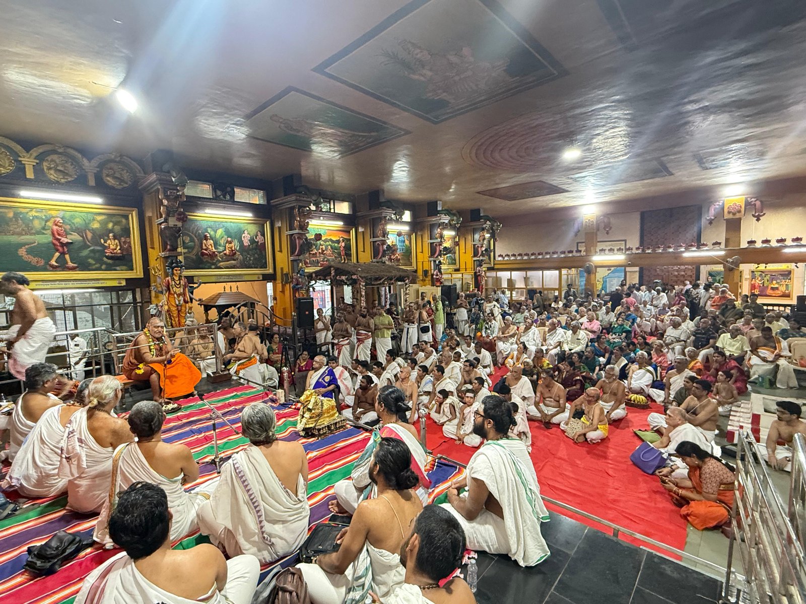 Vakyartha Sadas held in presence of Pujya Shankaracharya Swamiji at Mumbai Vakyartha Sadas held in presence of Pujya Shankaracharya Swamiji at Mumbai