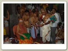 His Holiness conferring the Asthana Vidwan Title